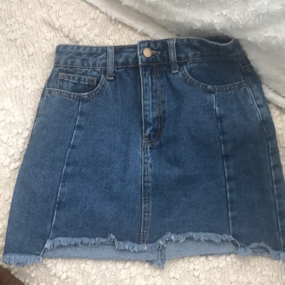Denim‎ skirt
